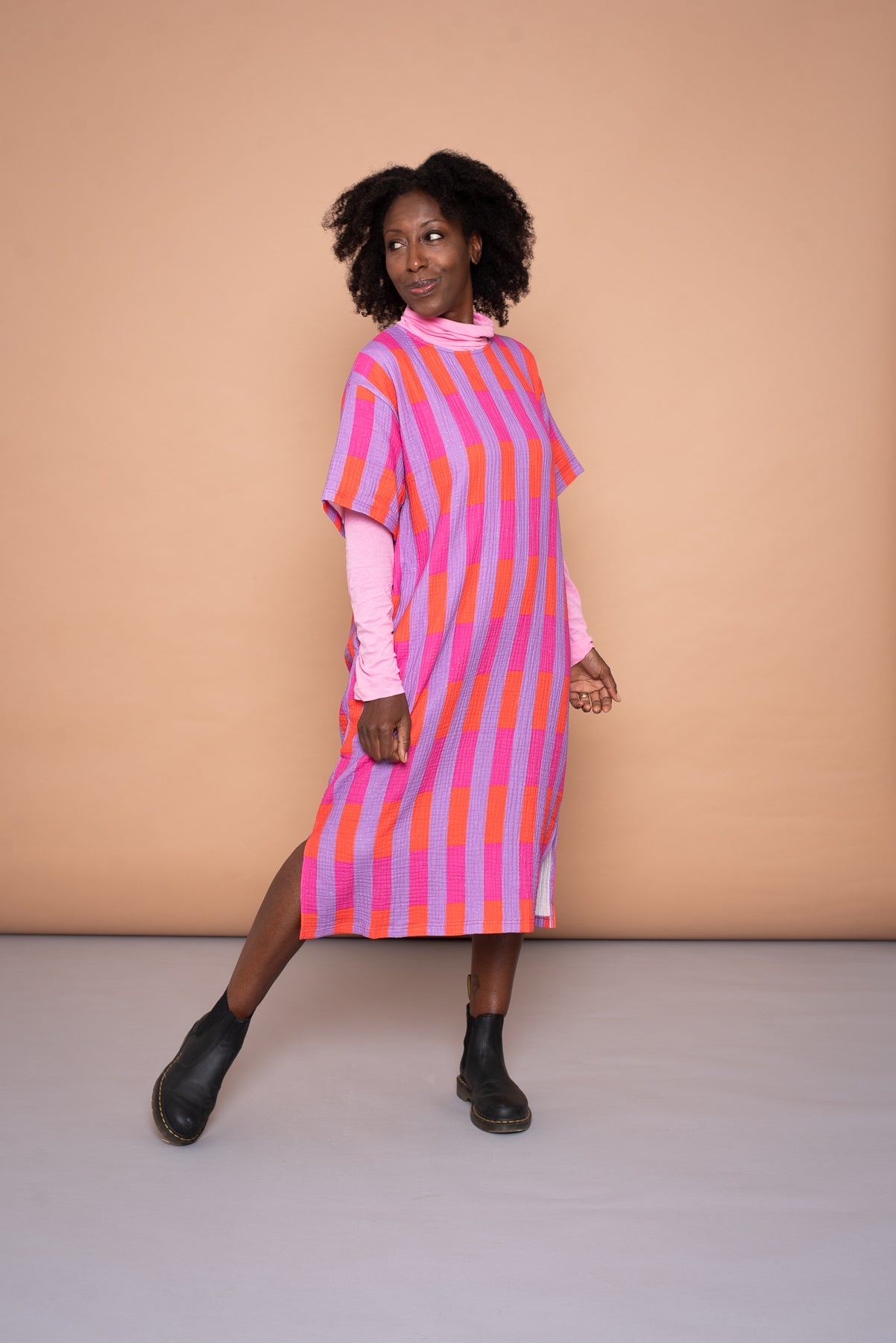 YYULI – Oversized Midi-Kleid ‚Square Dance‘