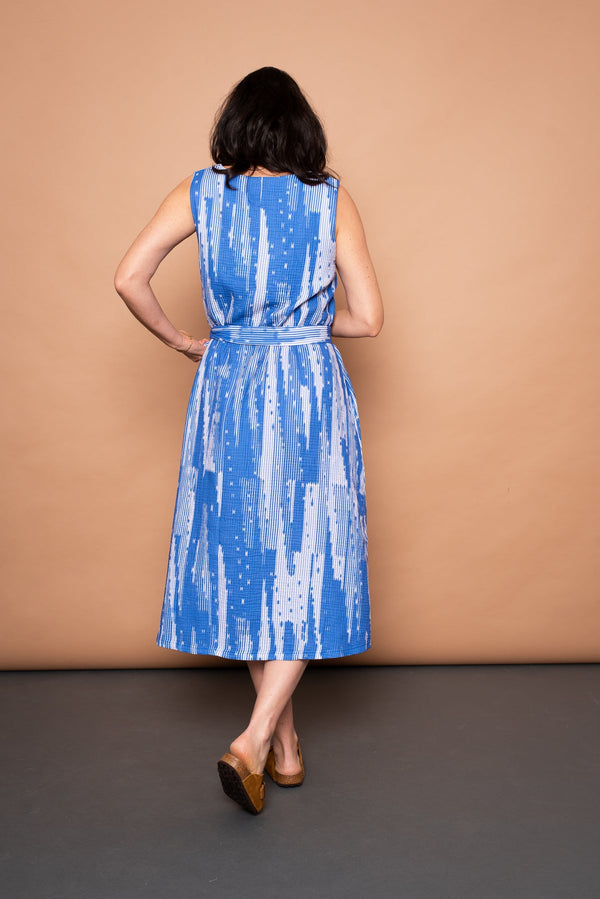 YYULI – Weites Kleid ‚Stripy Bits‘ aus Musslin