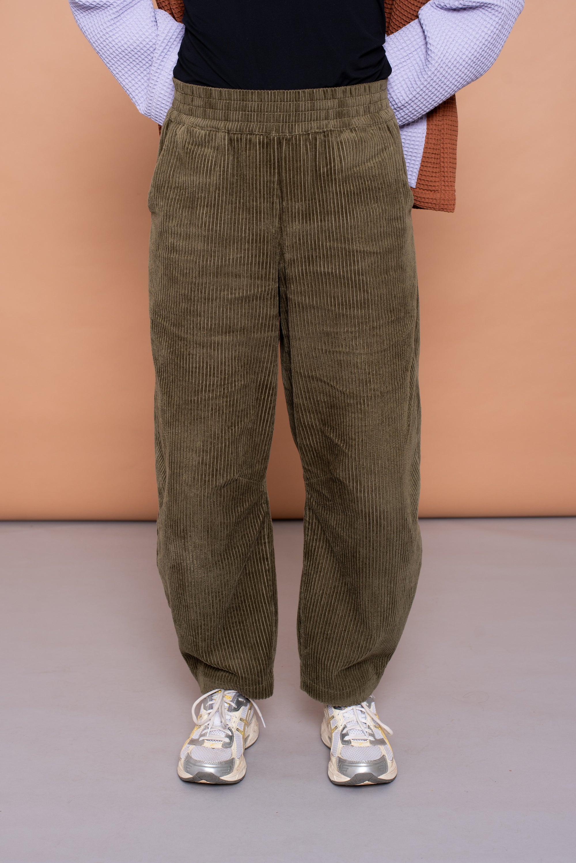 YYULI – Barrel Pant Olive