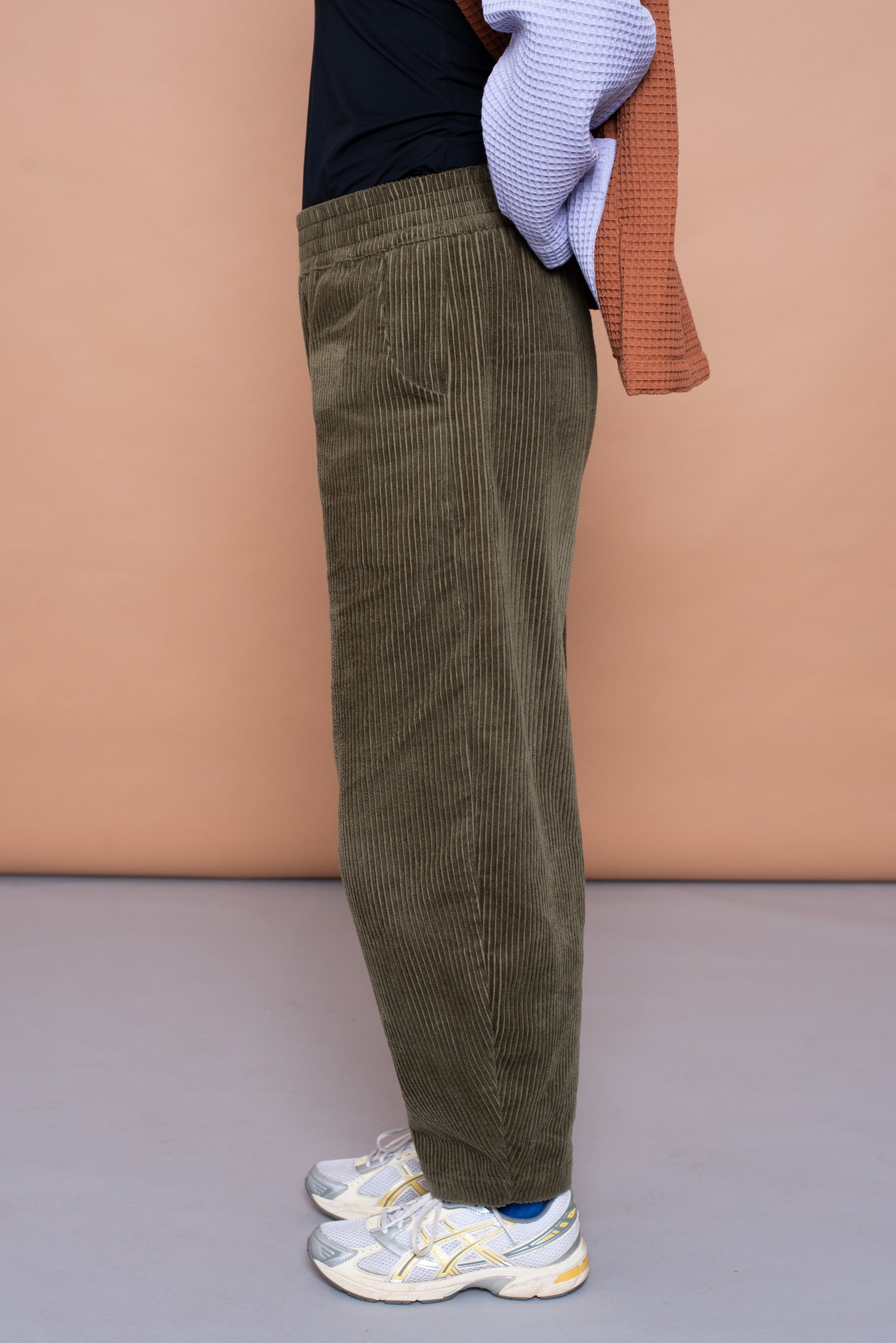 YYULI – Barrel Pant Olive