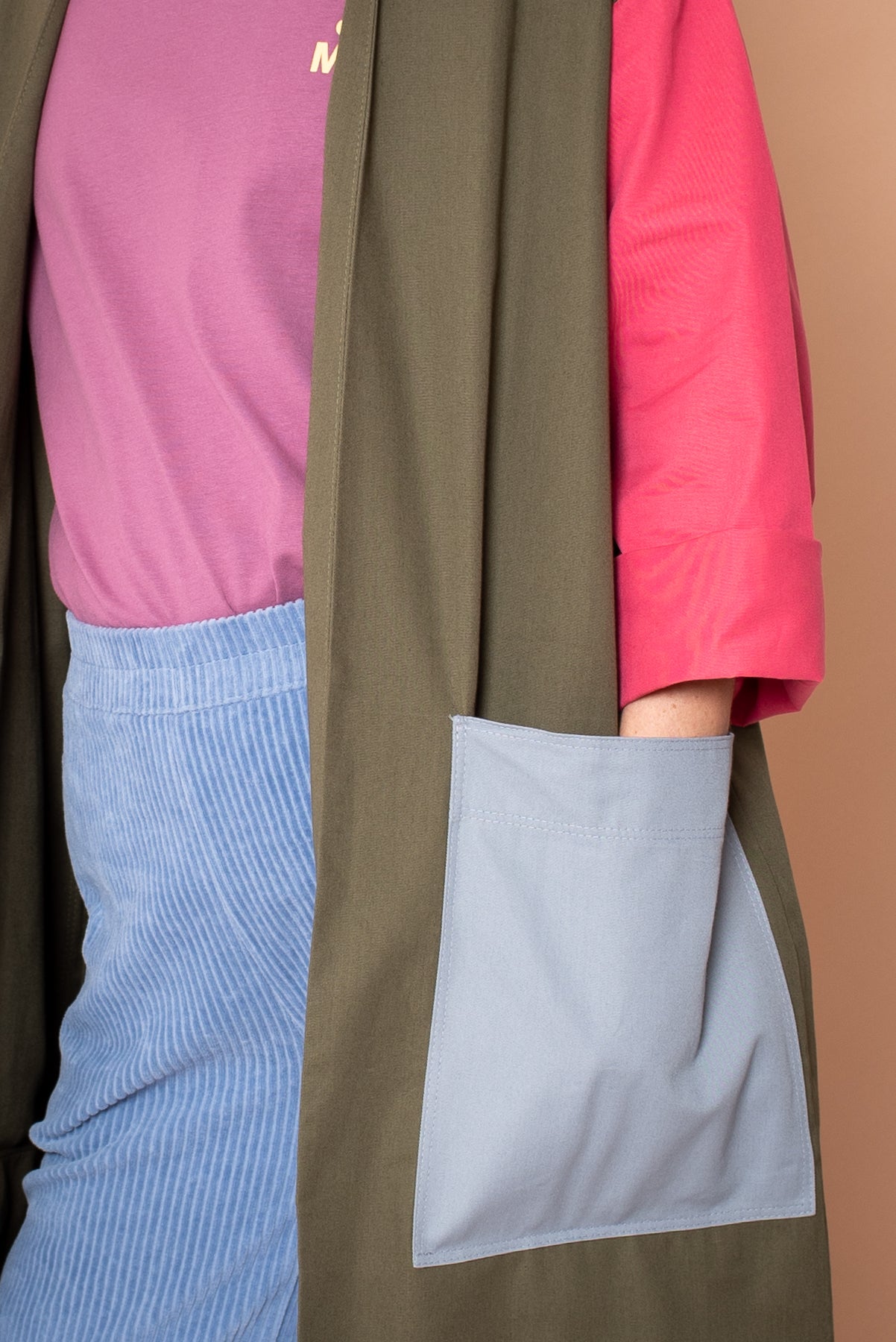 YYULI – leichter Oversized-Mantel – Colour Blocking Olive & Pink
